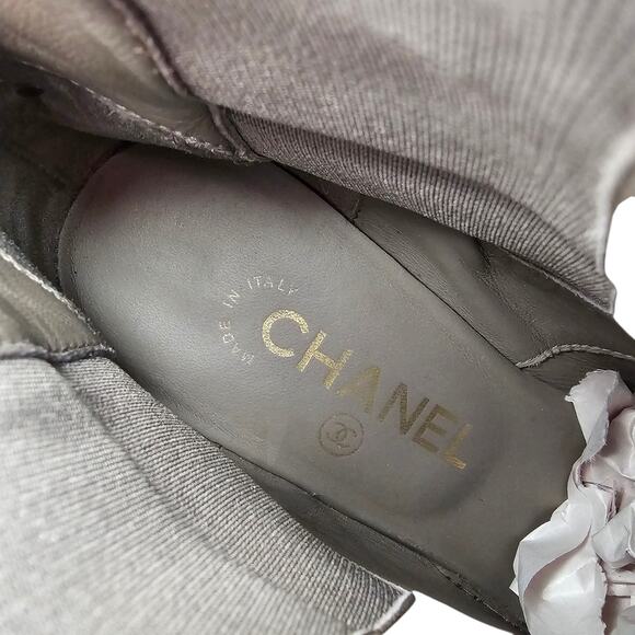 Chanel CC Short Ankle Boot Gray Leather Block Heel Pull On Size 37.5 US 6.5 7 - Picture 12 of 14